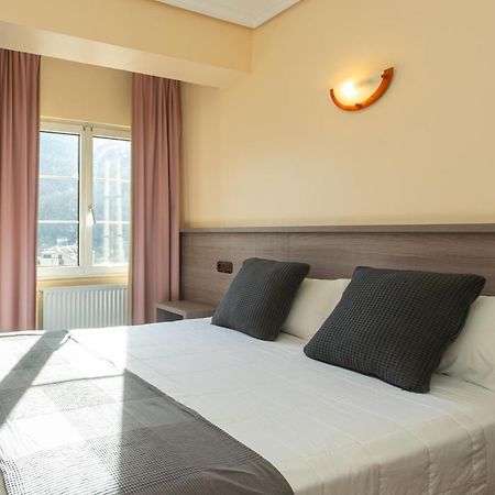 Hotel Naranjo De Bulnes Аренас де Кабралес Екстериор снимка