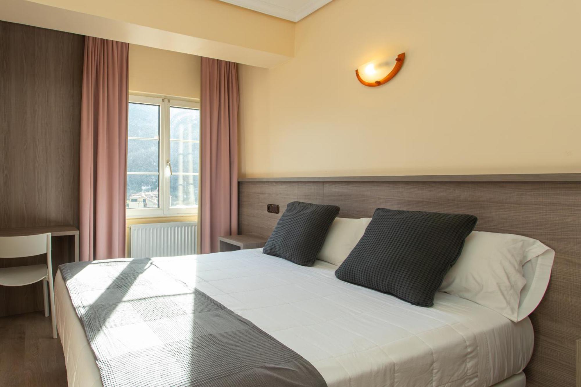 Hotel Naranjo De Bulnes Аренас де Кабралес Екстериор снимка
